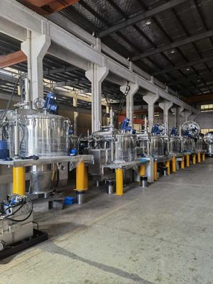 Centrifugadoras inferiores de Bolso-tracción del control del PLC de la descarga del raspador del voltaje opcional para las sustancias farmacéuticas