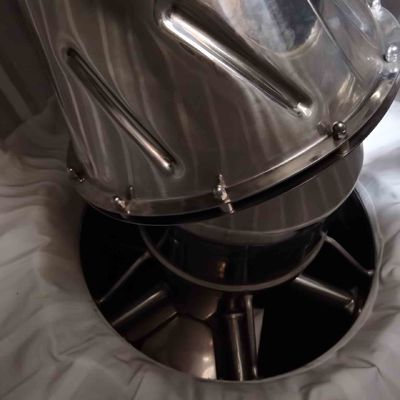 Secador vertical a prueba de explosiones anticorrosión continuo de los cortes de los fluidos para sondeos del raspador de la voluta de PAUT