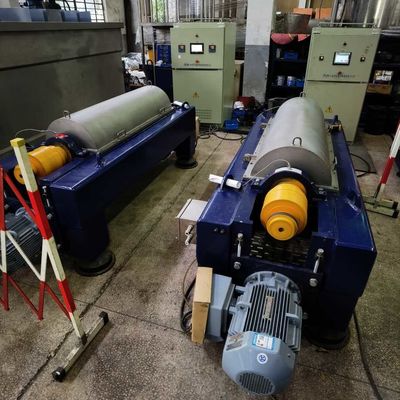 Tratamiento de aguas residuales de LW fácil actuar las máquinas centrífugas de desecación de la jarra del barro del servicio de la Después-venta